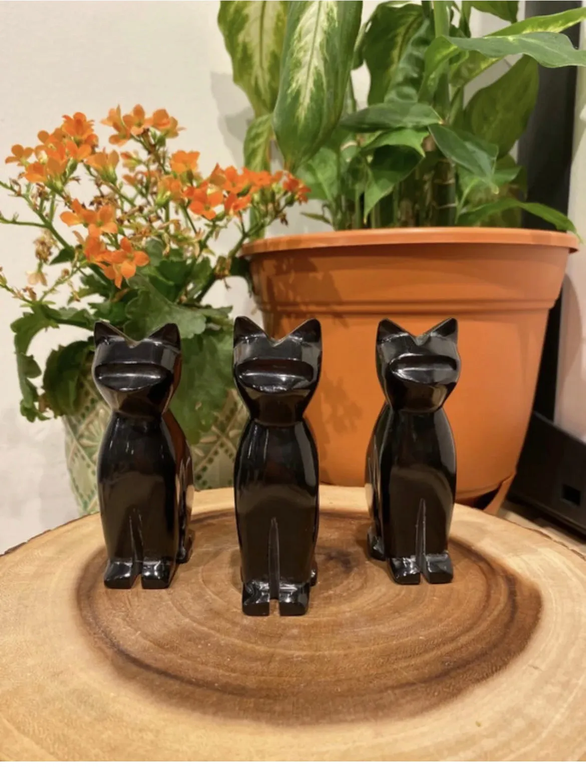 Black Onyx gemstone carved Kitty cat