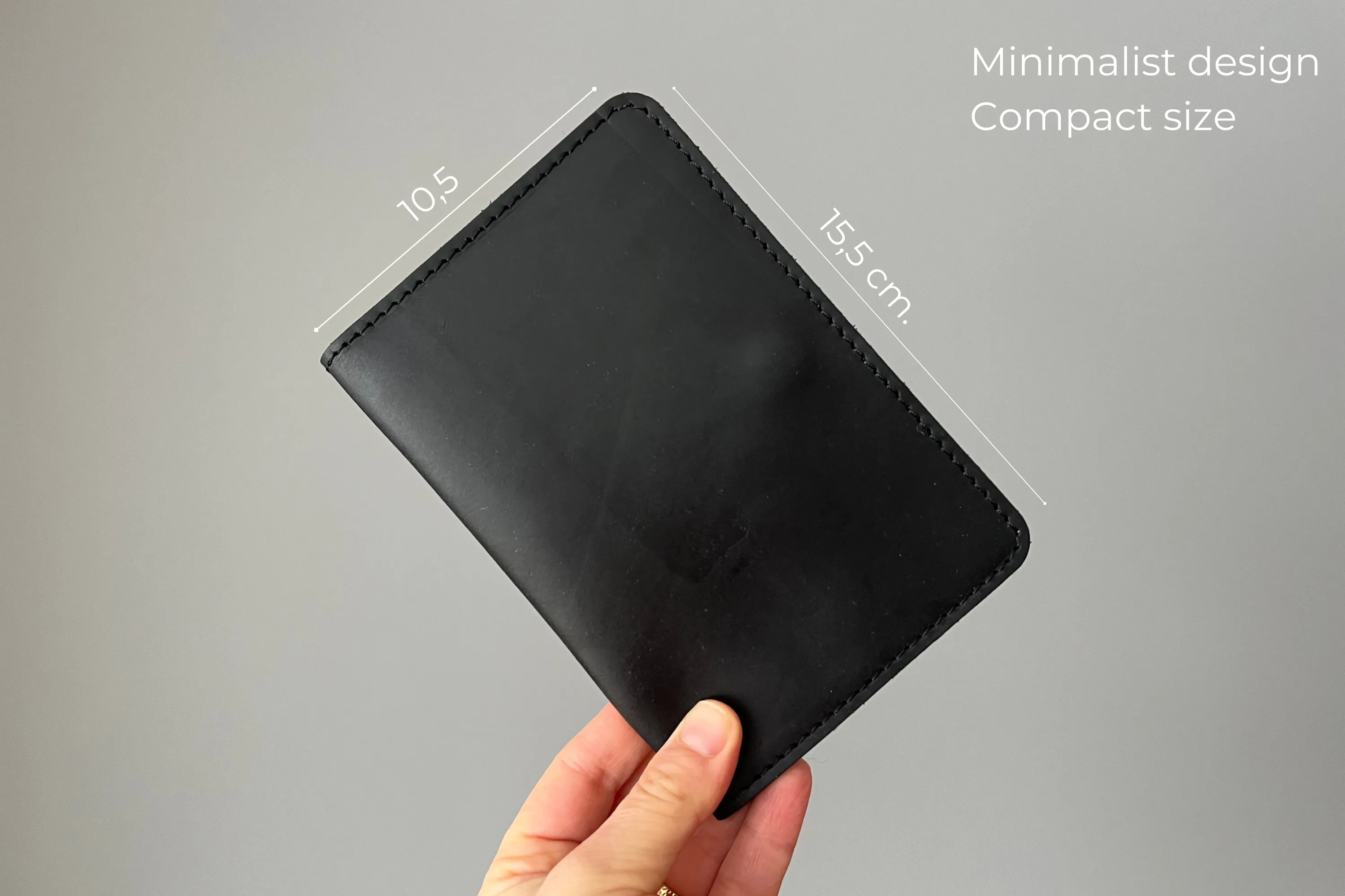 Leather Passport Holder with AirTag/ Classy Black