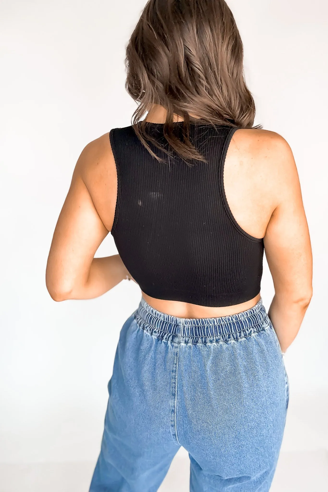 Ultra Soft Essential Black Ribbed Seamless Crop Tank