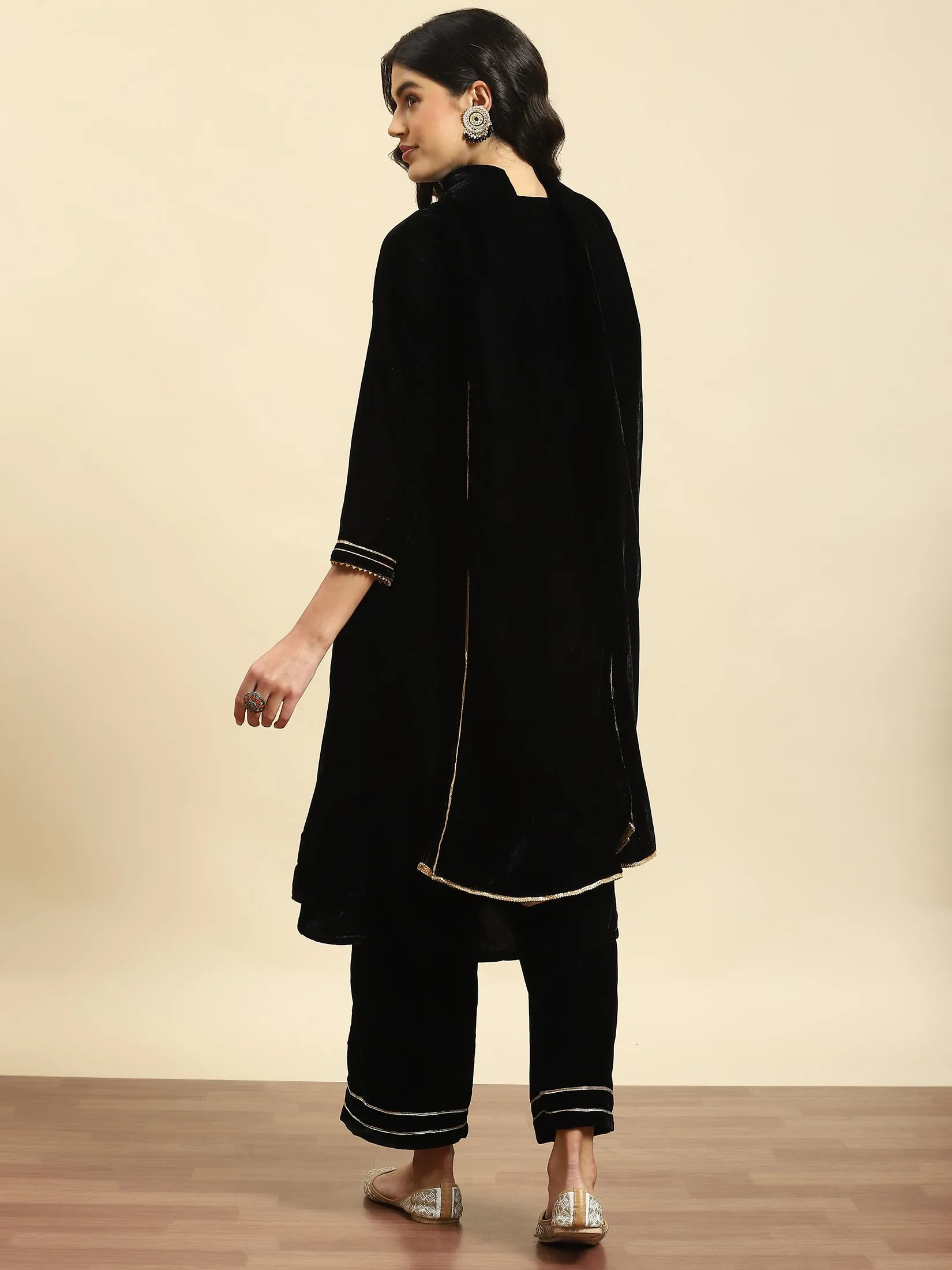 Women Black Embroidered Kurta Comfort Pant Dupatta